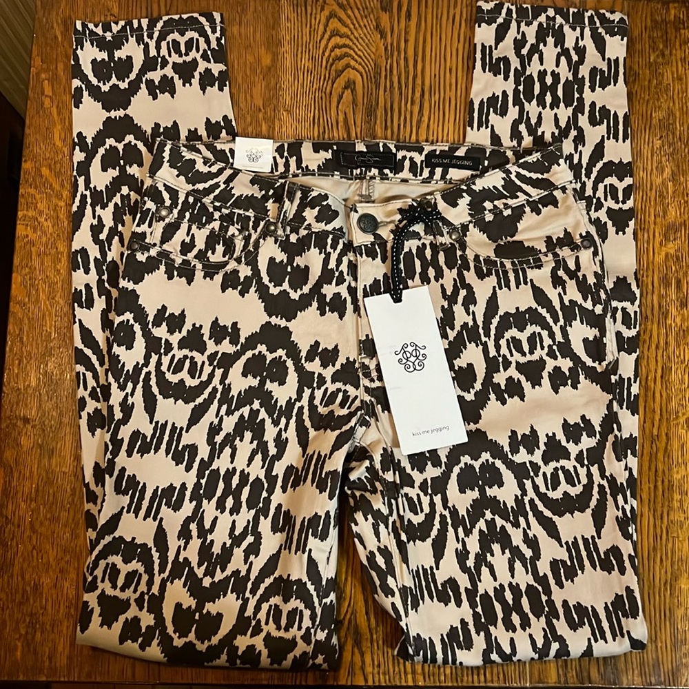 NEW- Jessica Simpson Kiss Me Jegging